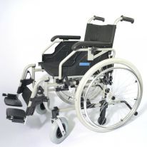 Кресло-коляска Titan LY-710-867LQ пневмо